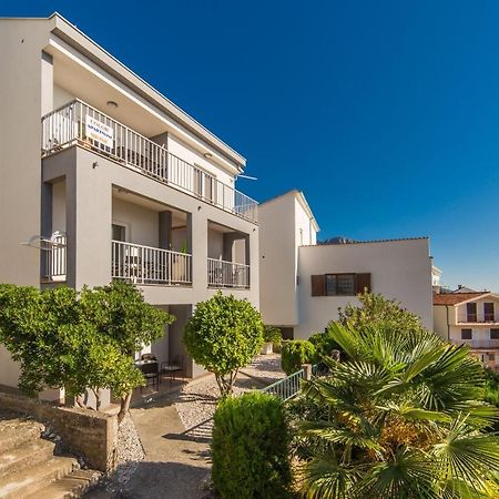 Apartments By The Sea Brist, Makarska - 11078 Kültér fotó