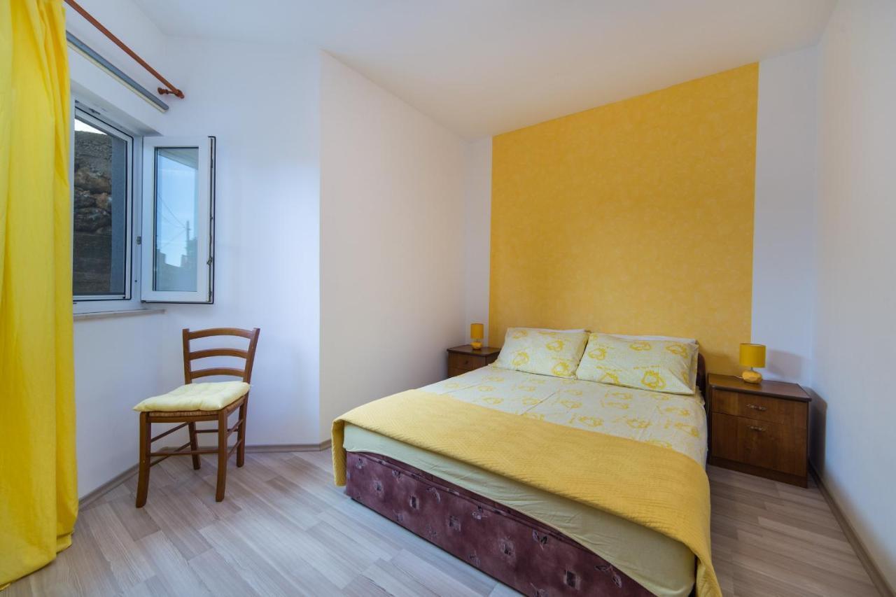 Apartments By The Sea Brist, Makarska - 11078 Kültér fotó
