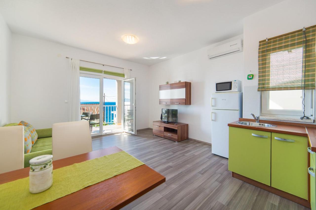 Apartments By The Sea Brist, Makarska - 11078 Kültér fotó