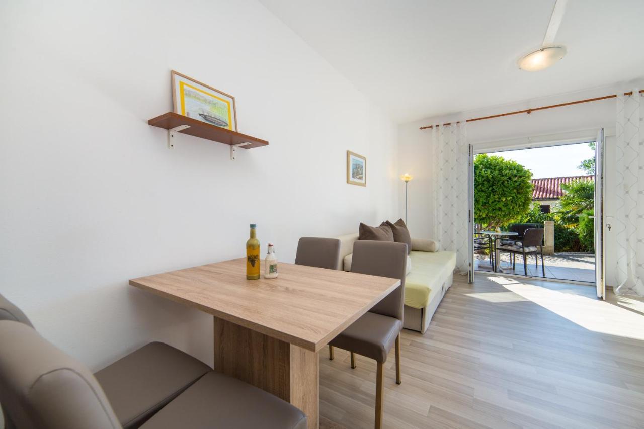 Apartments By The Sea Brist, Makarska - 11078 Kültér fotó