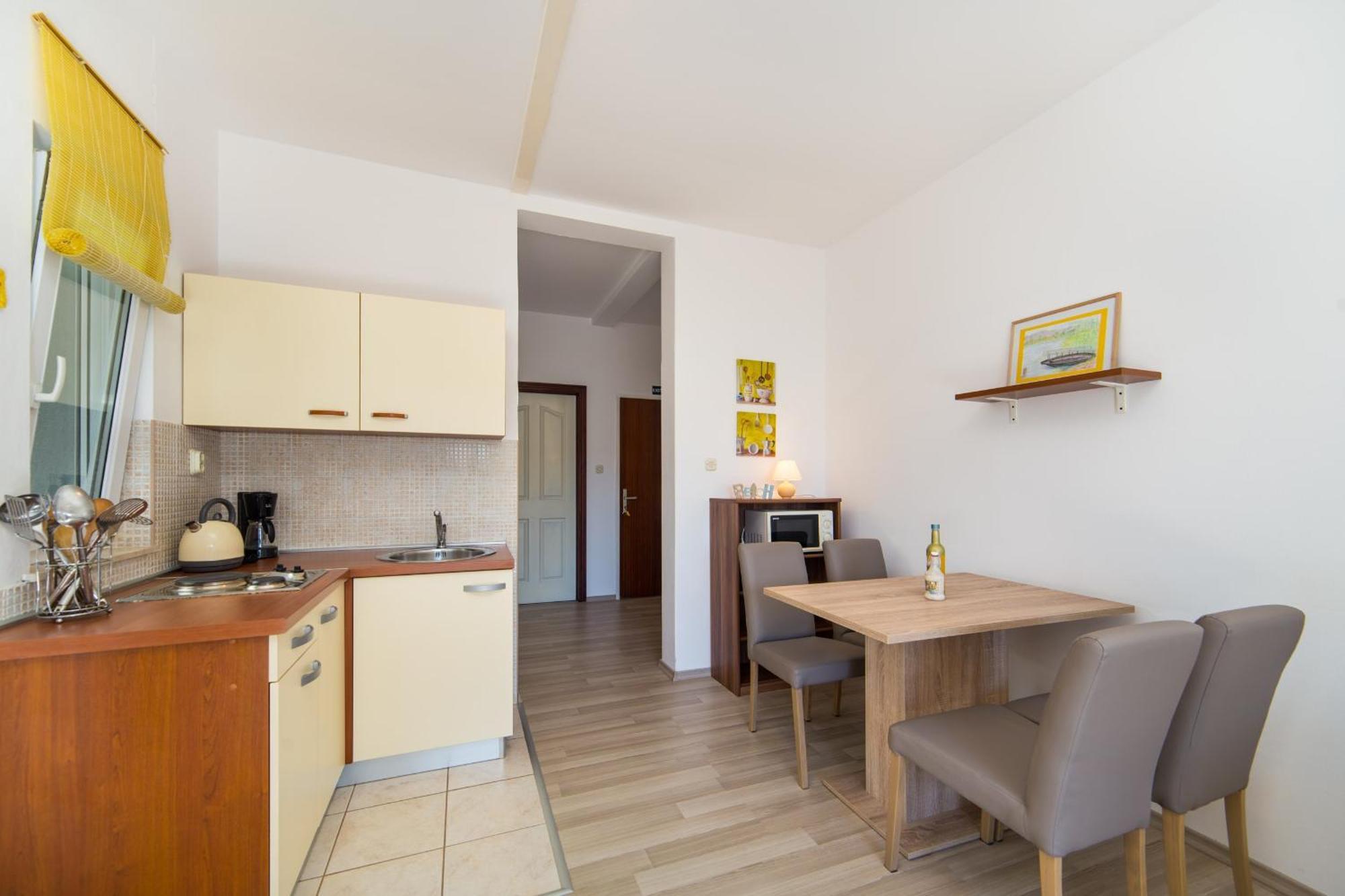 Apartments By The Sea Brist, Makarska - 11078 Szoba fotó