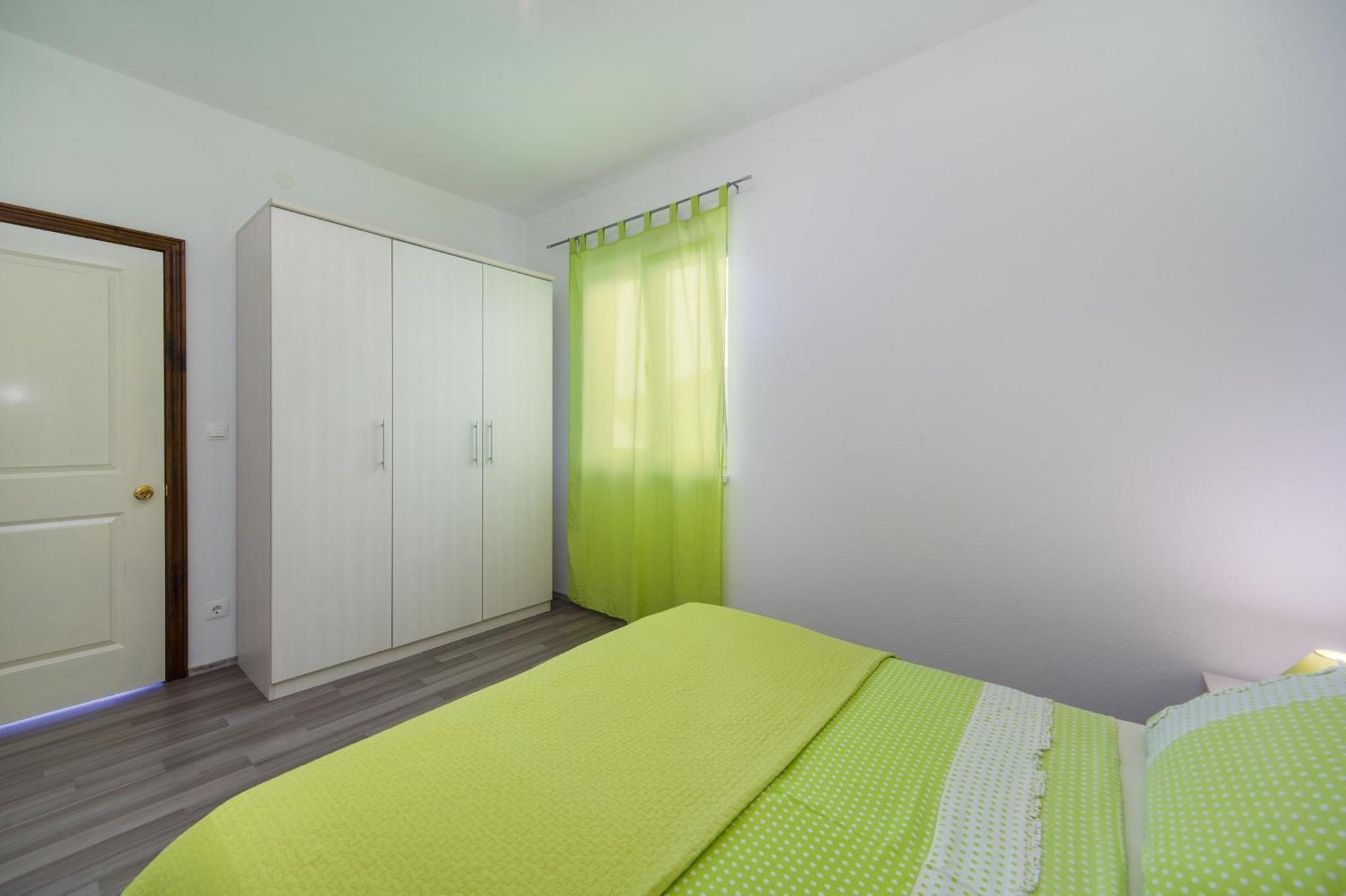 Apartments By The Sea Brist, Makarska - 11078 Szoba fotó